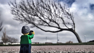 Intrepid Lego minifig goes around the world taking pictures